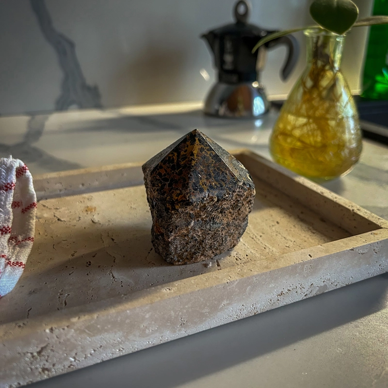 punta in tormalina con calcite